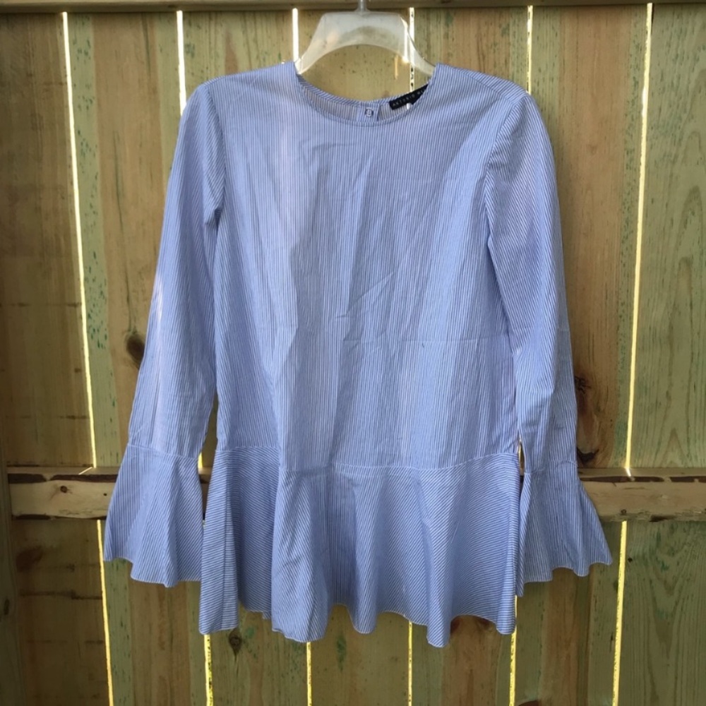 Bell sleeved blouse